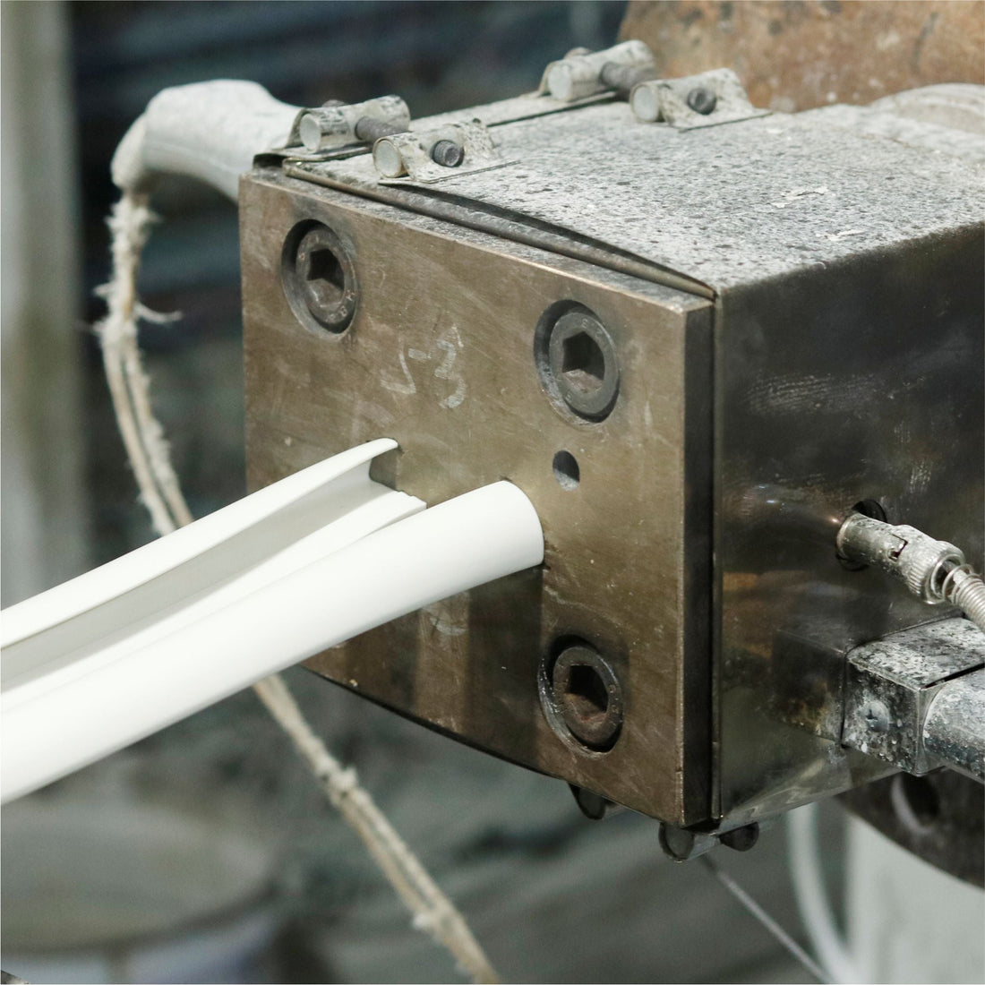 Upgrade Your Tile Game with Rongyi Trim!